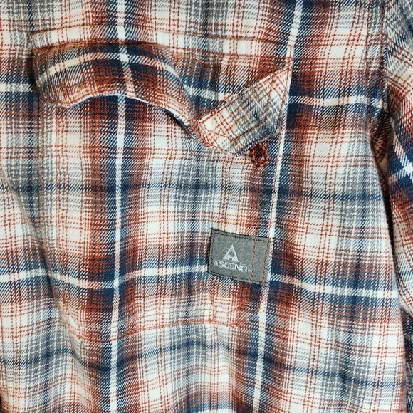 Ascend Plaid Button Down Men's Flannel Shirt in S/P - Picture 2 of 10